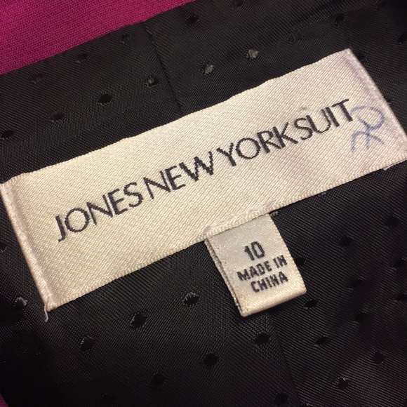 A fuschia blazer. - Picture 3 of 4